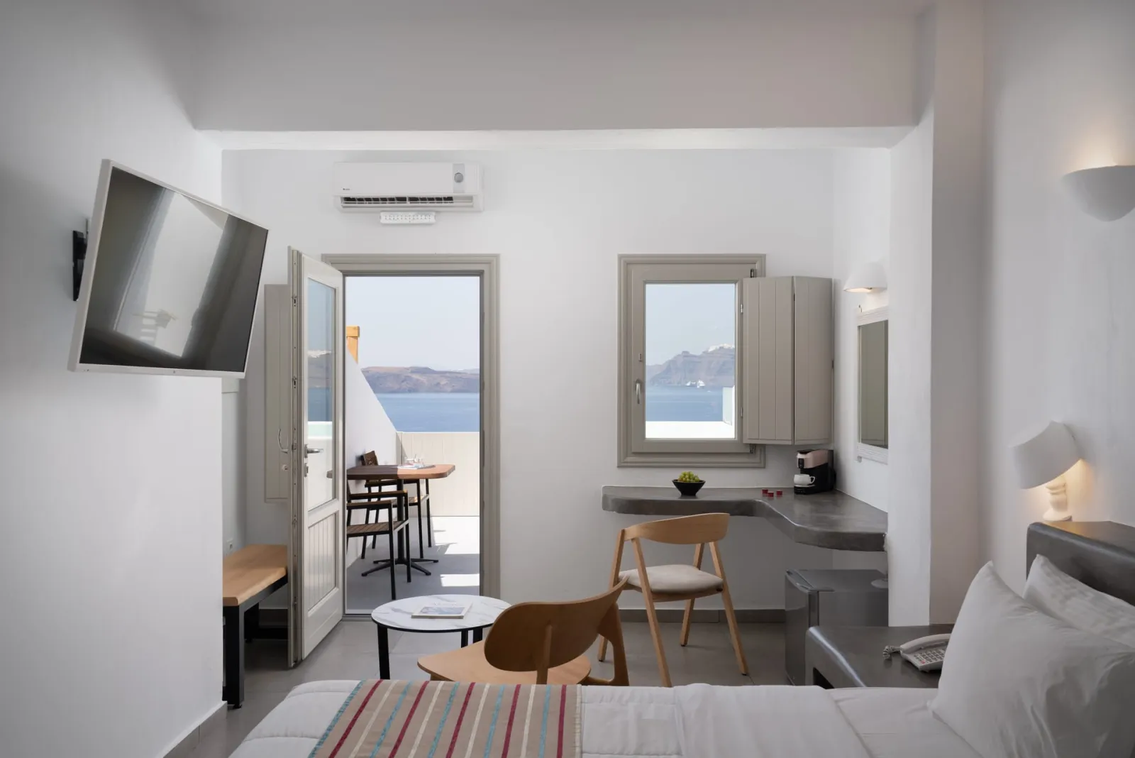 Junior Suite | Plunge pool &amp; Caldera view