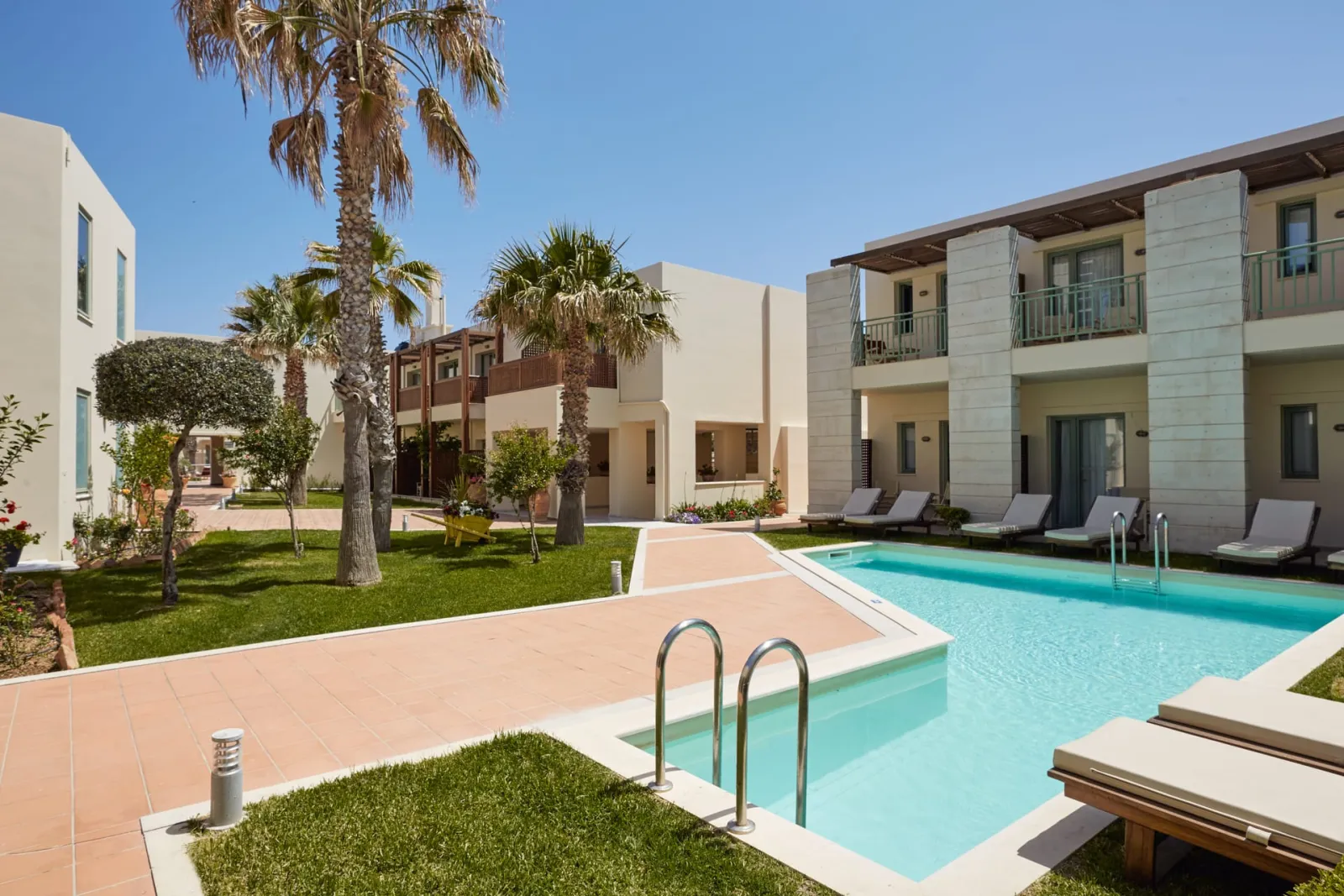 Double | Twin Room Garden View Shared Pool