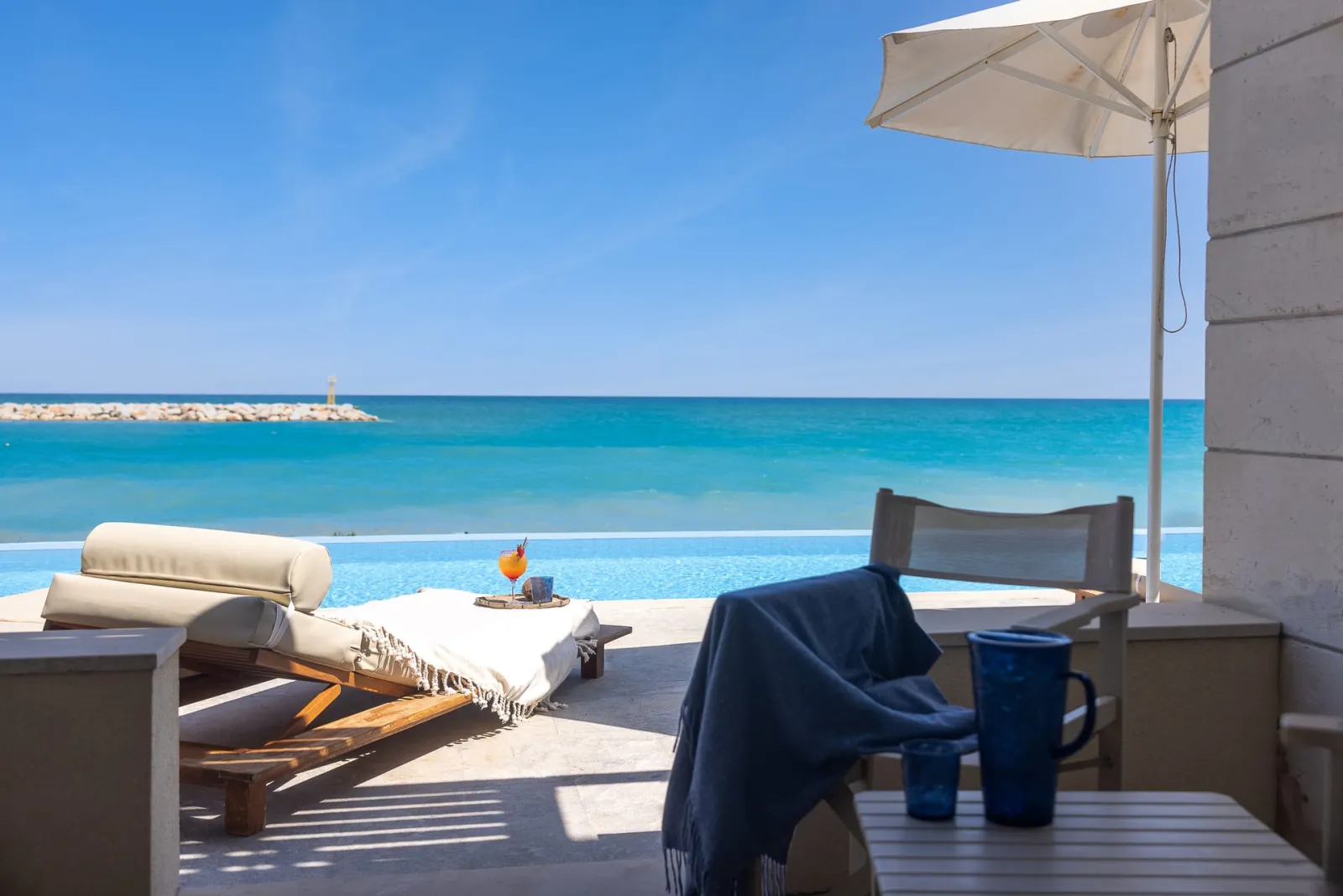 Sea Front Junior Suites Shared Pool