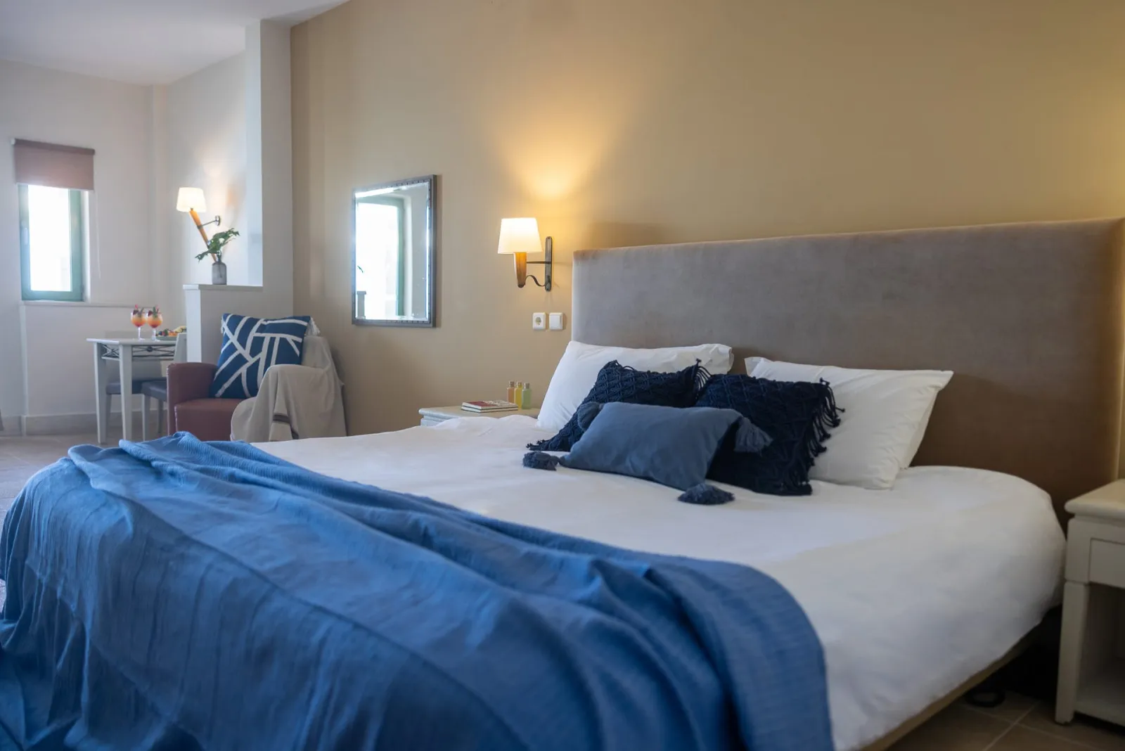 Sea Front Junior Suites Shared Pool
