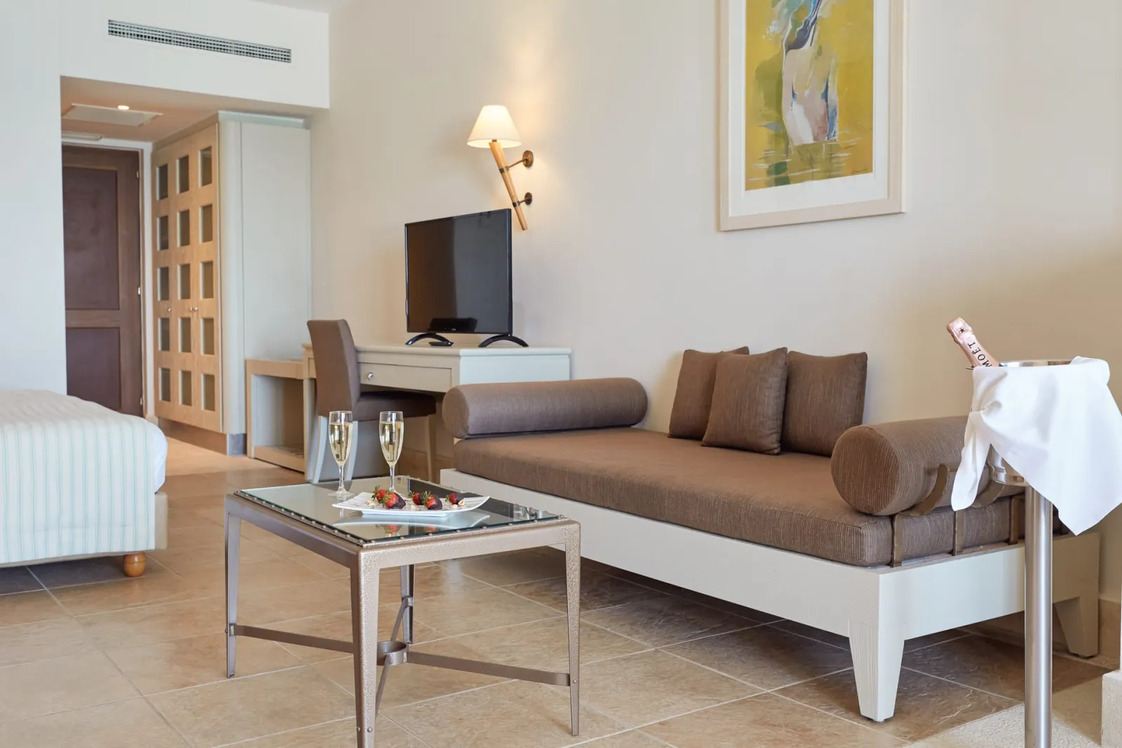 Sea Front Junior Suites Shared Pool