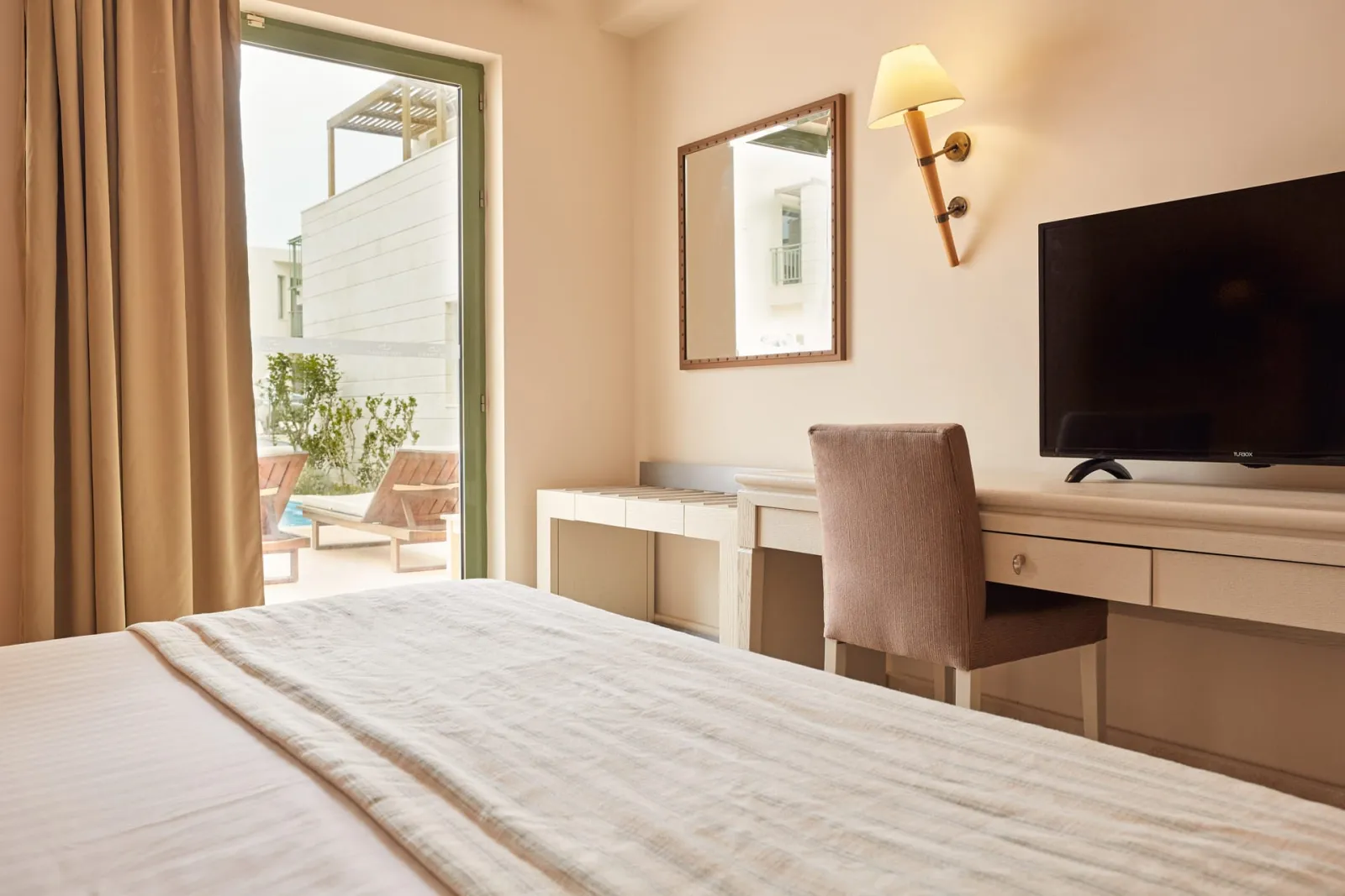 Suite Direct Pool Access