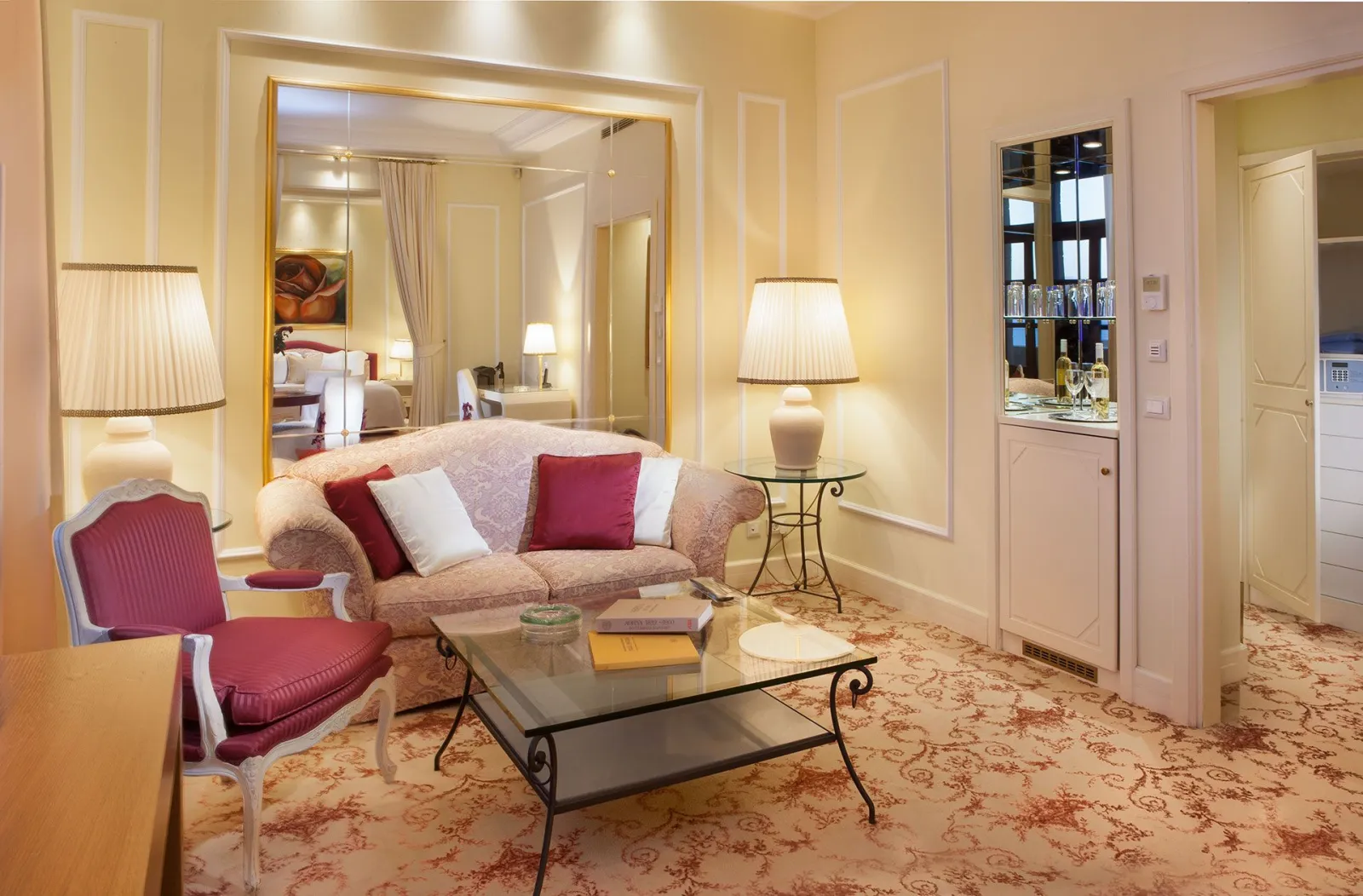 Queen Suite Garden View