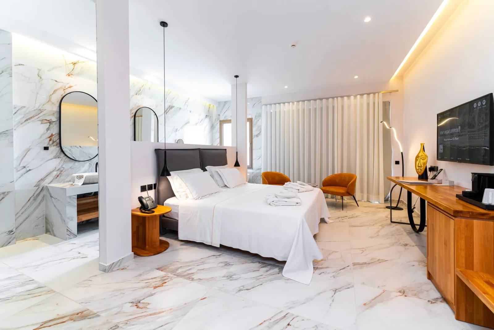 Elegance Suite Triple With Sea View With External Private Jacuzzi - 47 m2