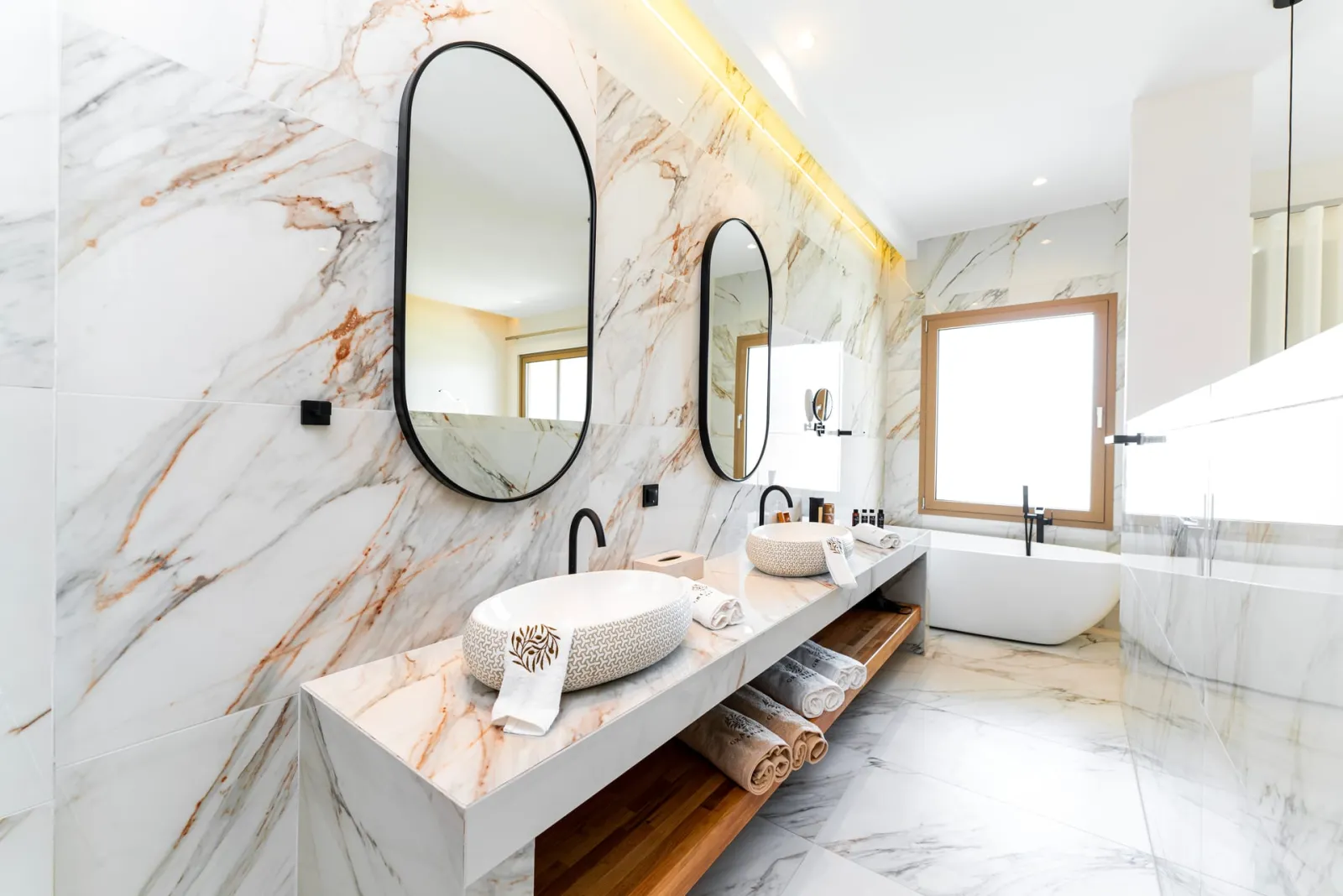Elegance Suite Triple With Sea View With External Private Jacuzzi - 47 m2