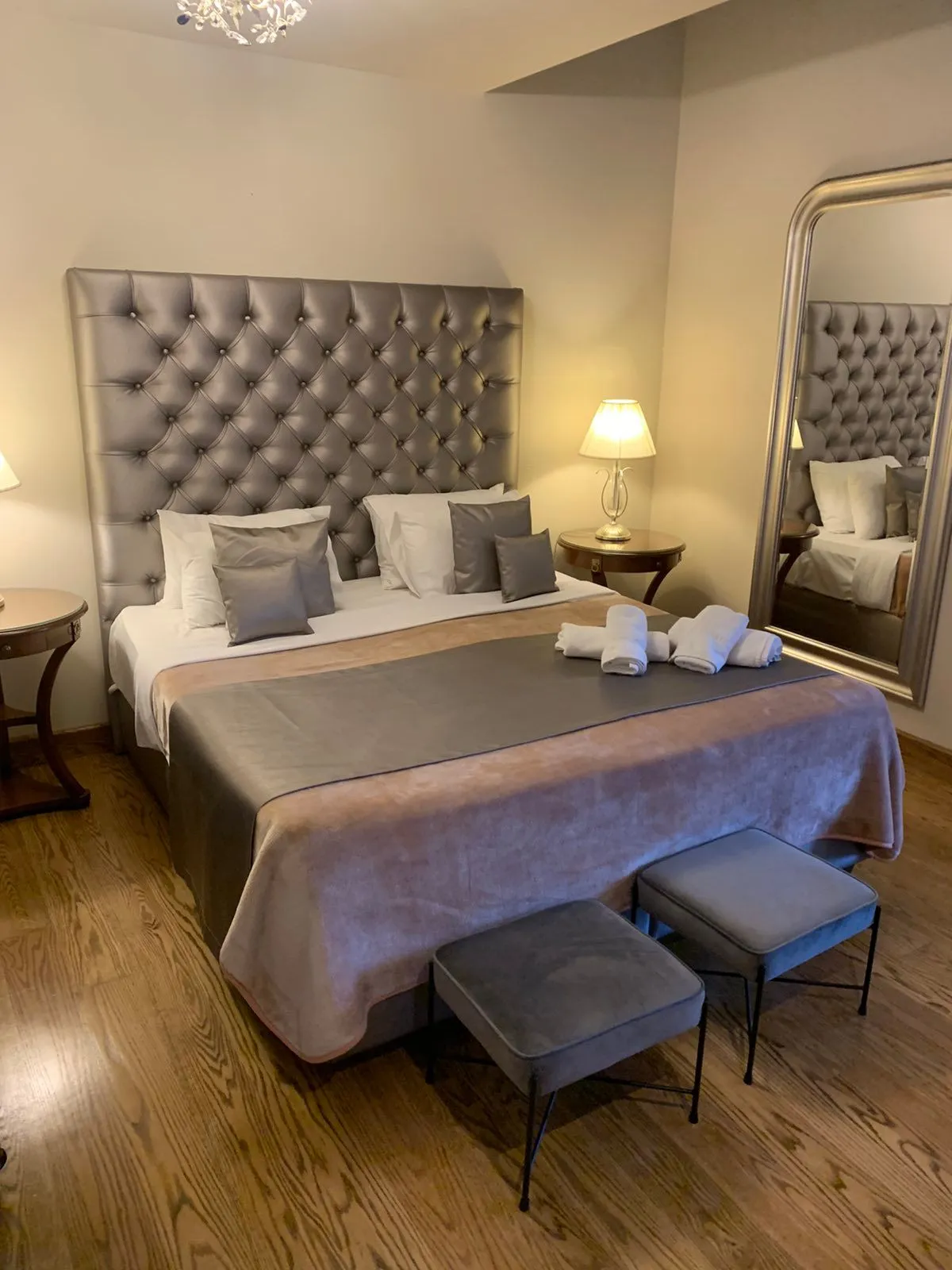 Honeymoon Suite