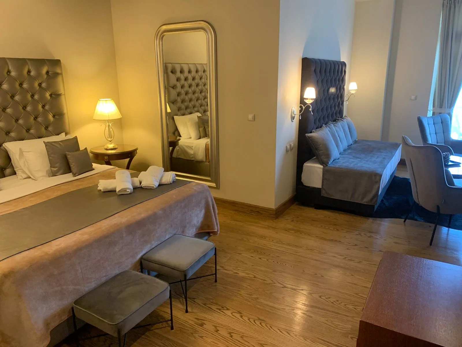 Honeymoon Suite