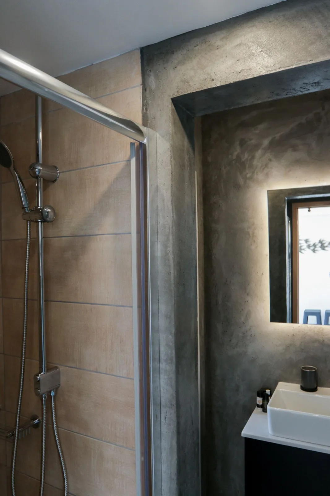 V36 Signature Suite