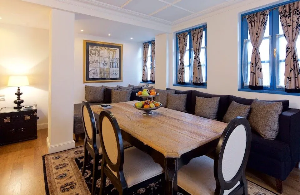 Deluxe Suite with Aircondition – 50m²