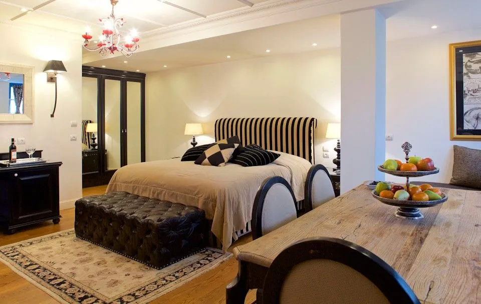 Deluxe Suite with Aircondition – 50m²