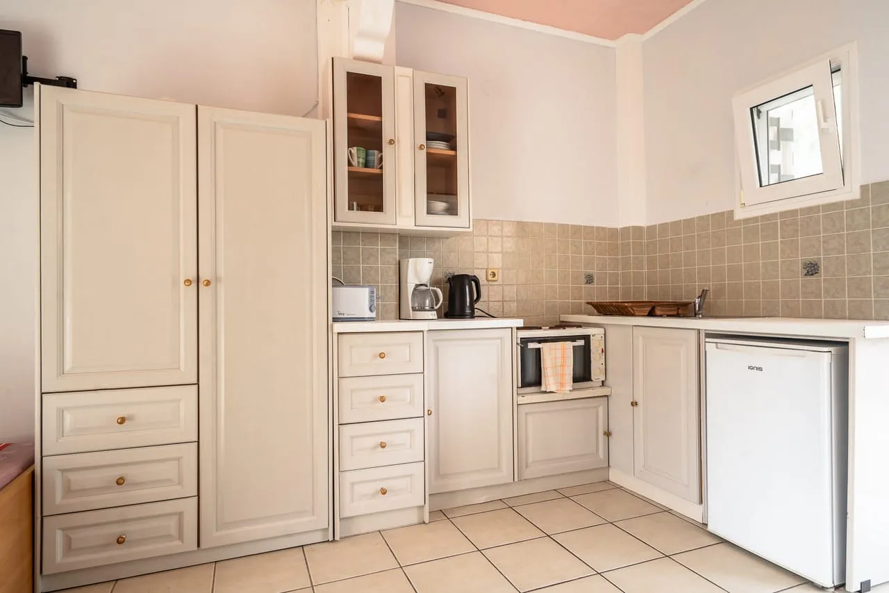 Studio with Garden &amp; Swimming Pool View