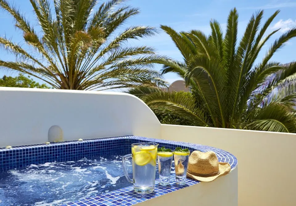 Deluxe Triple Room with Outdoor Jetted Tub