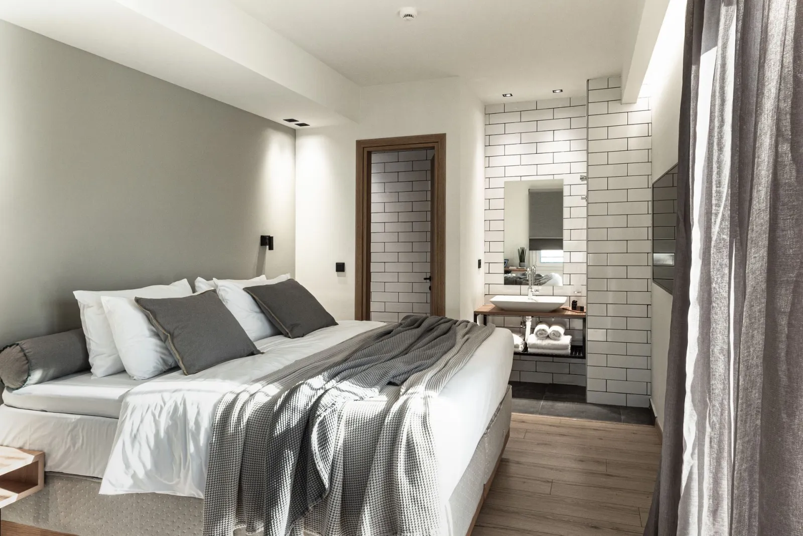 Penthouse Suite with Private Hot Tub and Sea View