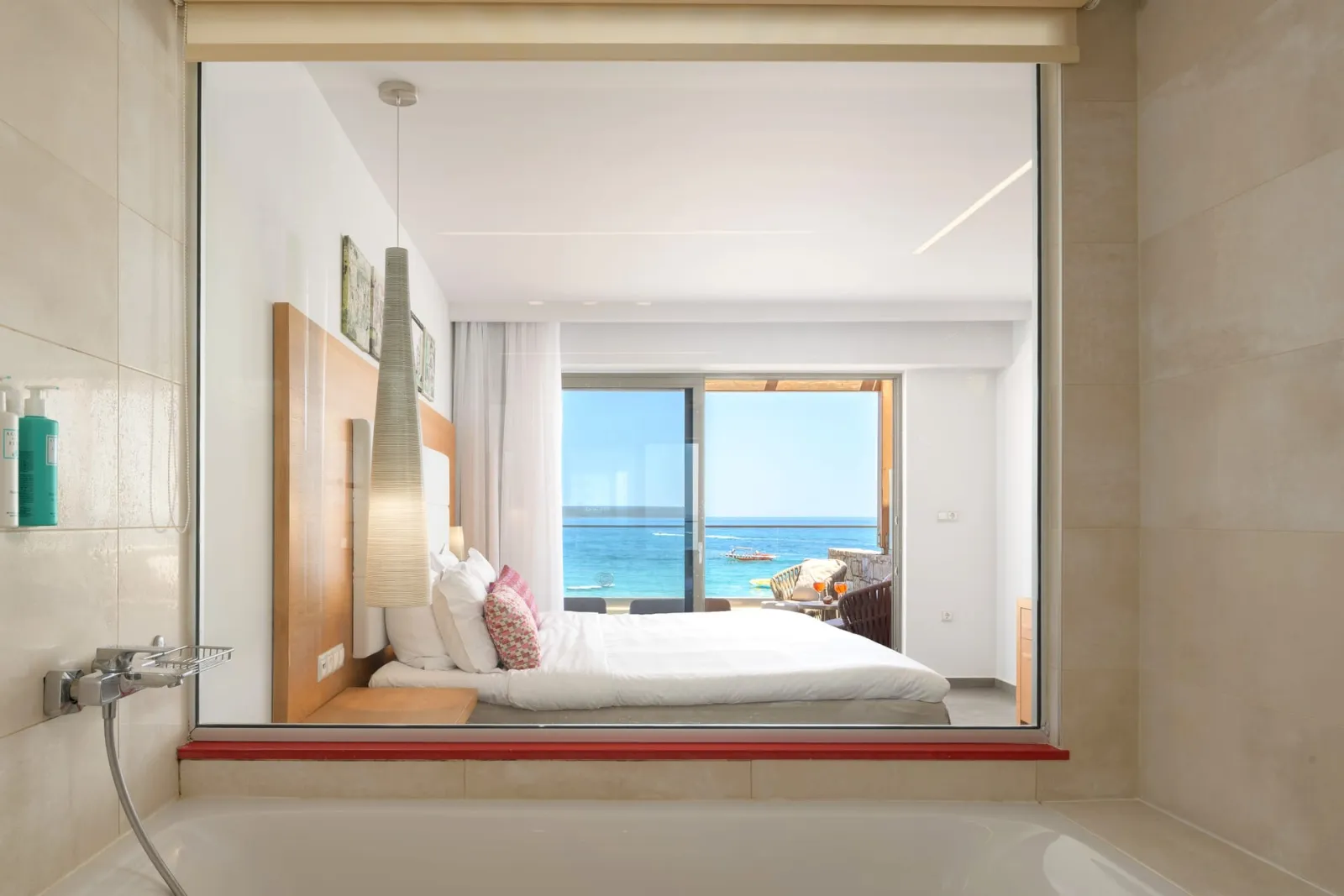 Deluxe Grand Beachfront 2 bedroom Suite