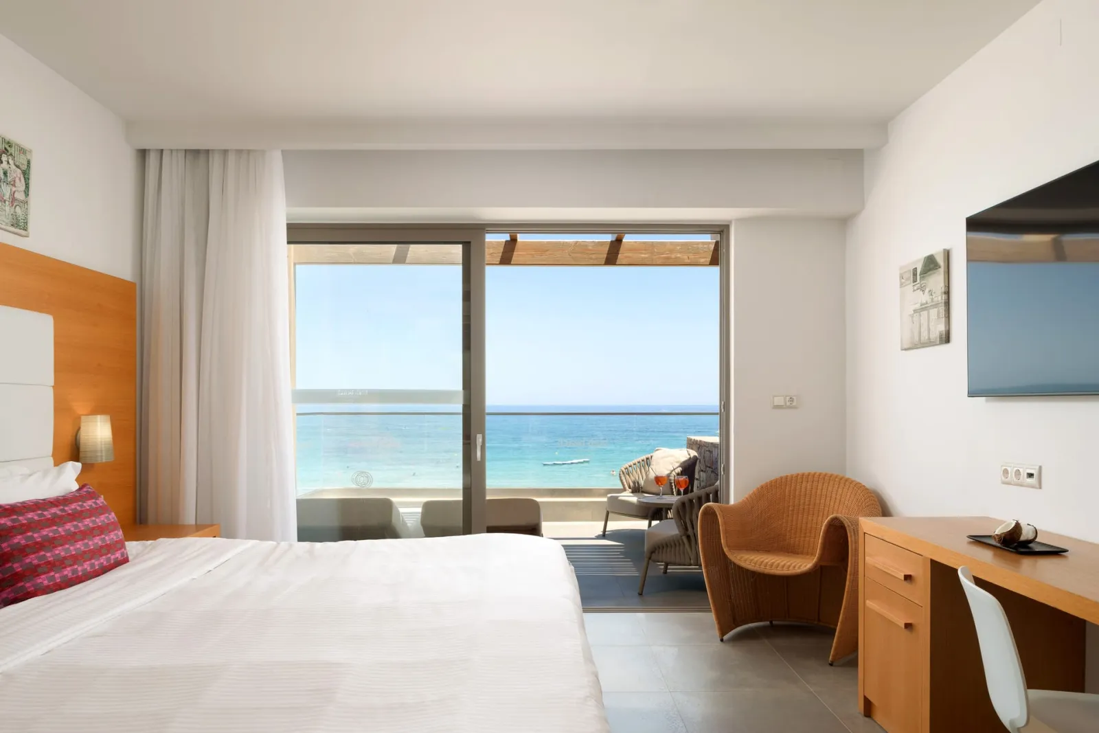 Deluxe Grand Beachfront 2 bedroom Suite