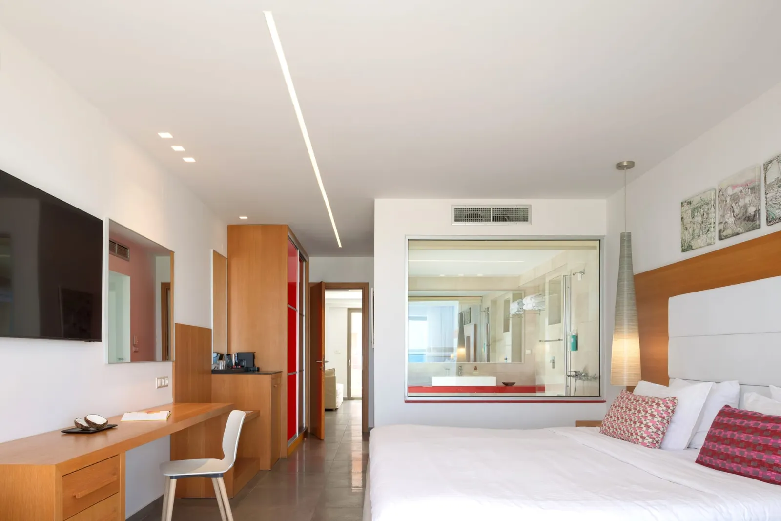 Deluxe Grand Beachfront 2 bedroom Suite