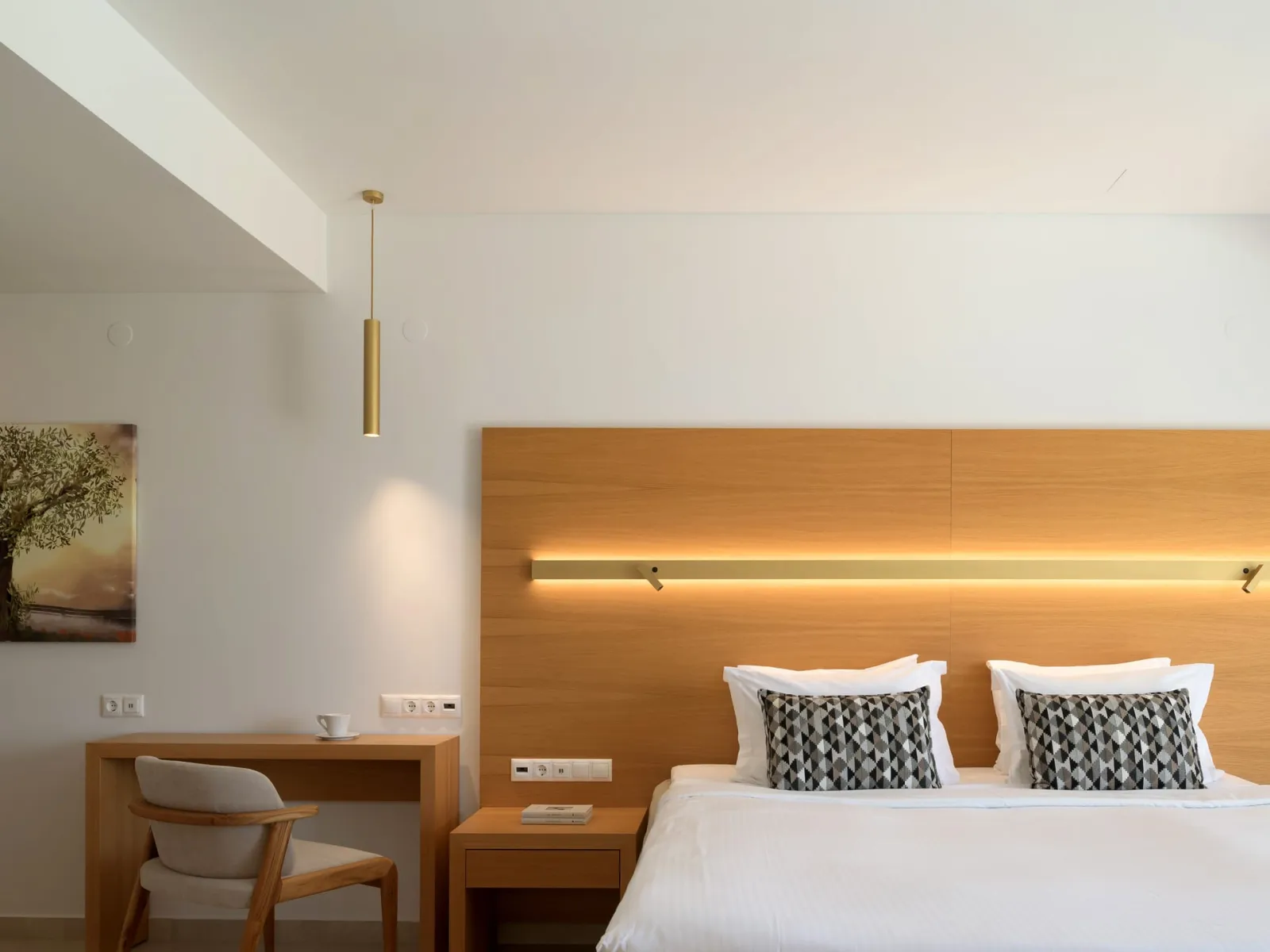 White Deluxe Suite SV