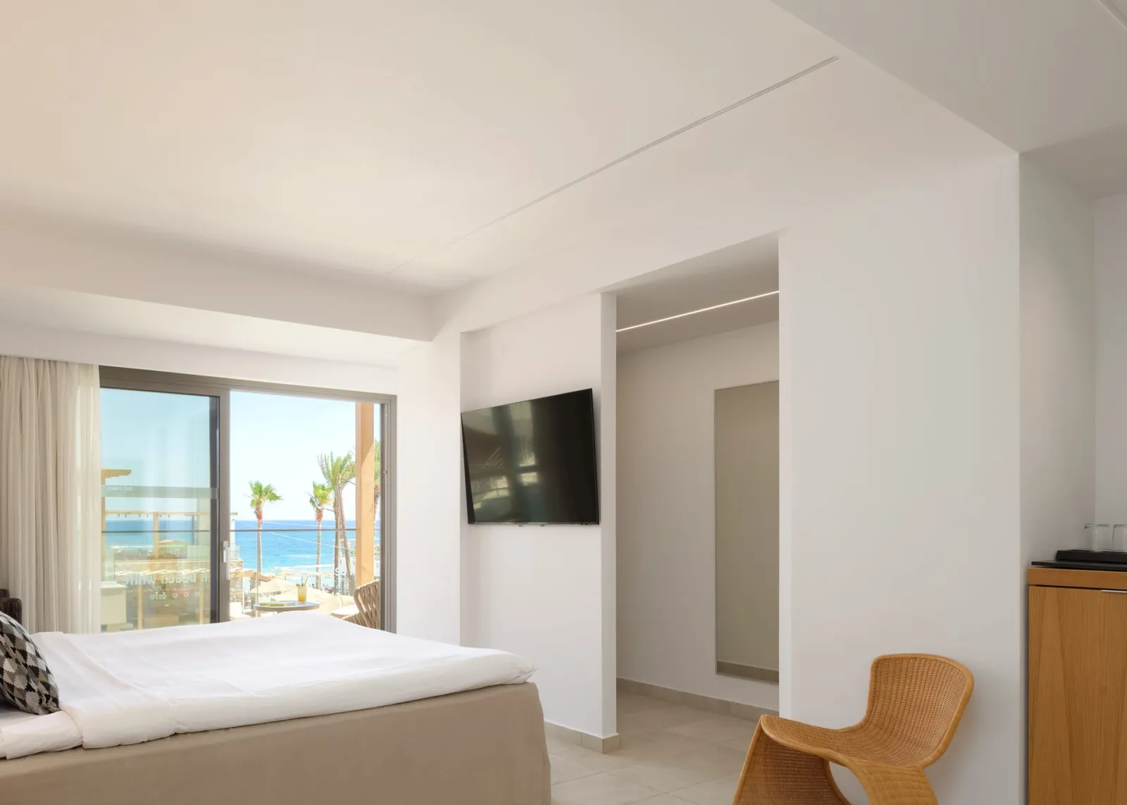 White Deluxe Suite SV