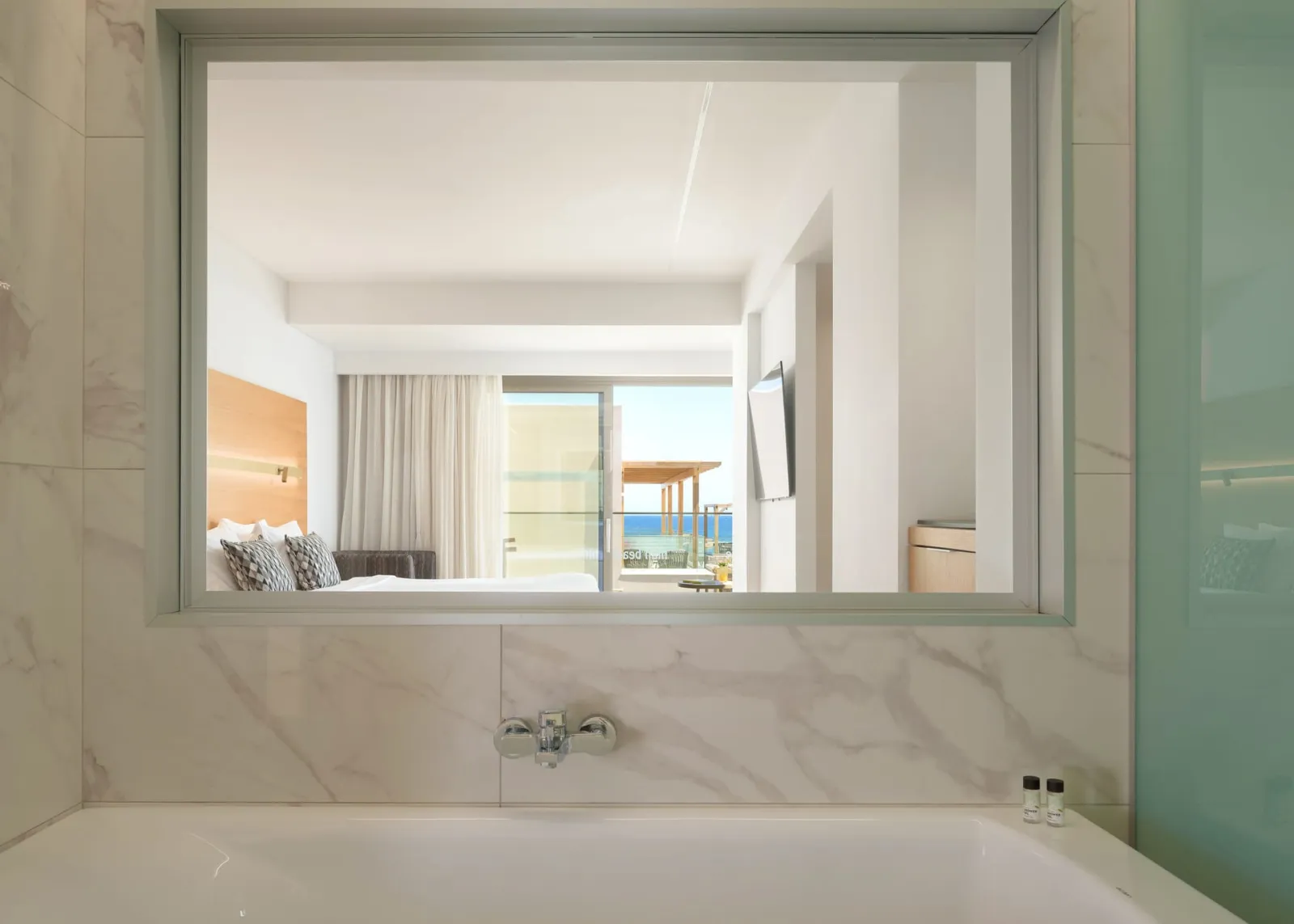 White Deluxe Suite SV