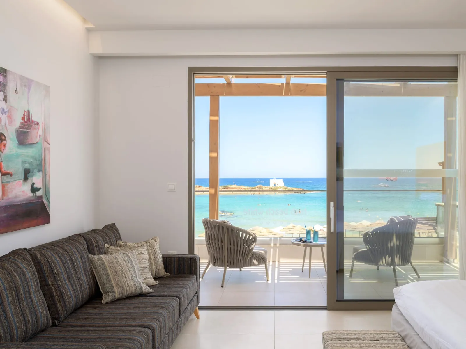 White Pearl Beachfront Suite FSV