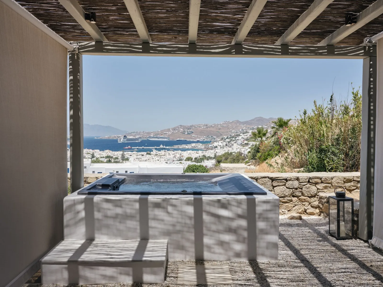 Hilltop Sea View Suite Private Jacuzzi | 250m from Belvedere Hotel plus Shuttle