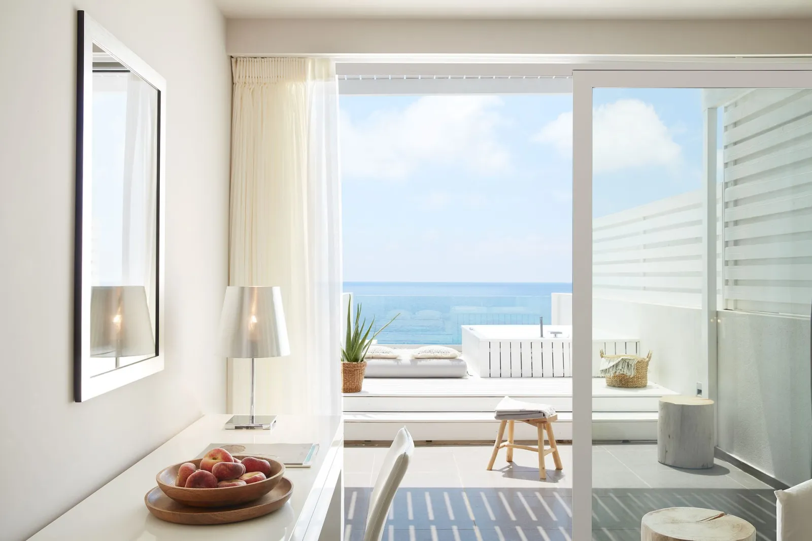 Beachfront Deluxe Junior Suite with Sea View - Outdoor Jacuzzi