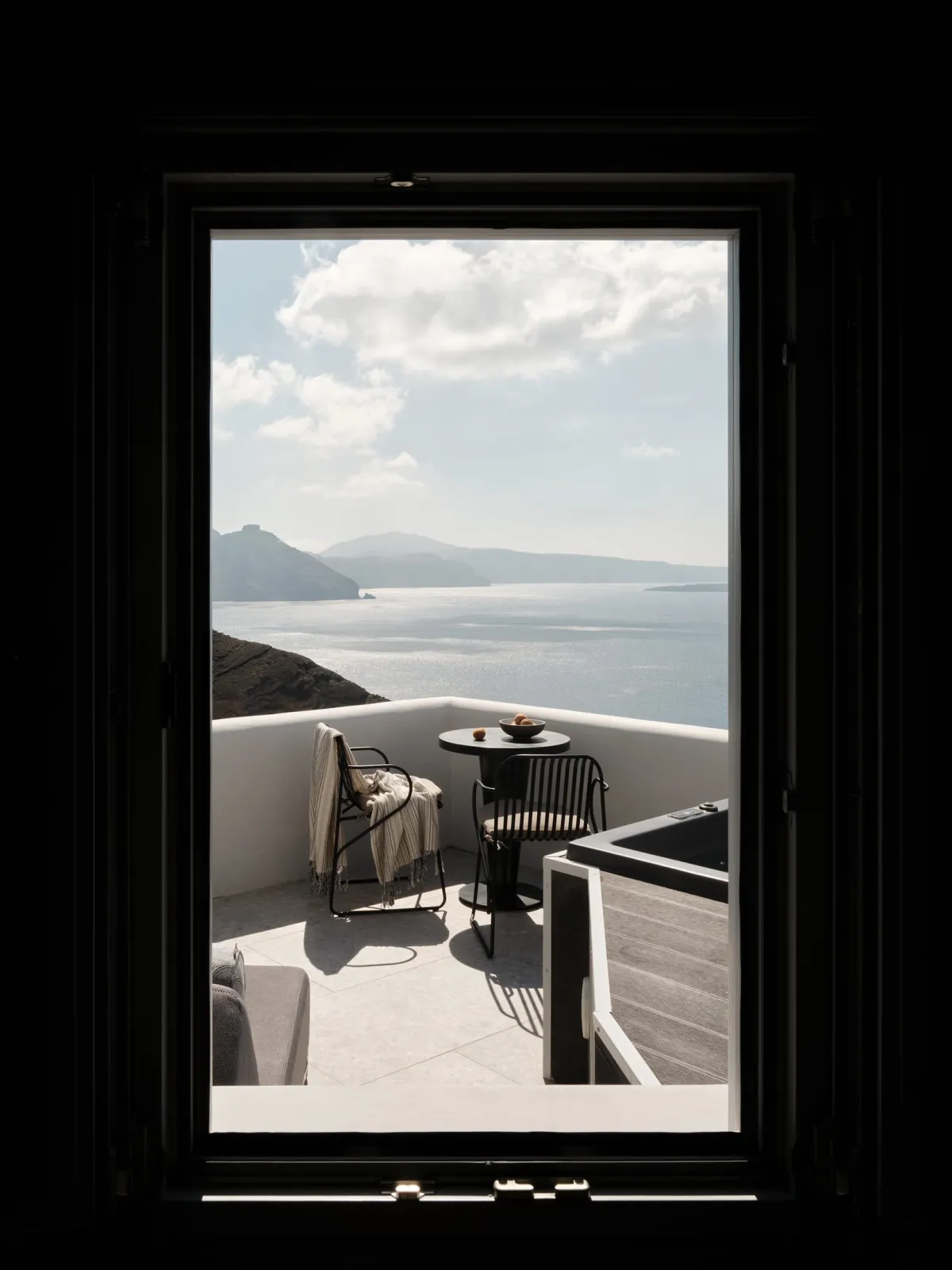 Junior Suite with outdoor hot tub and sea view