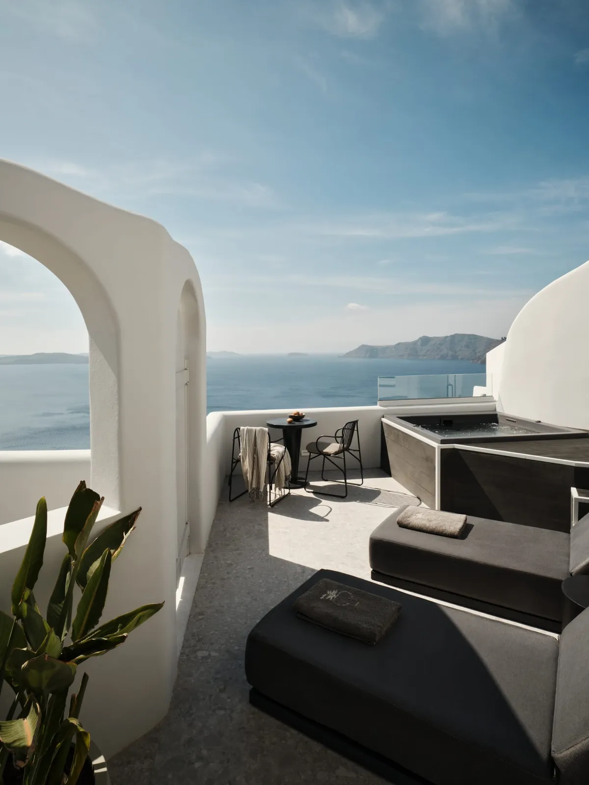 Junior Suite with outdoor hot tub and sea view