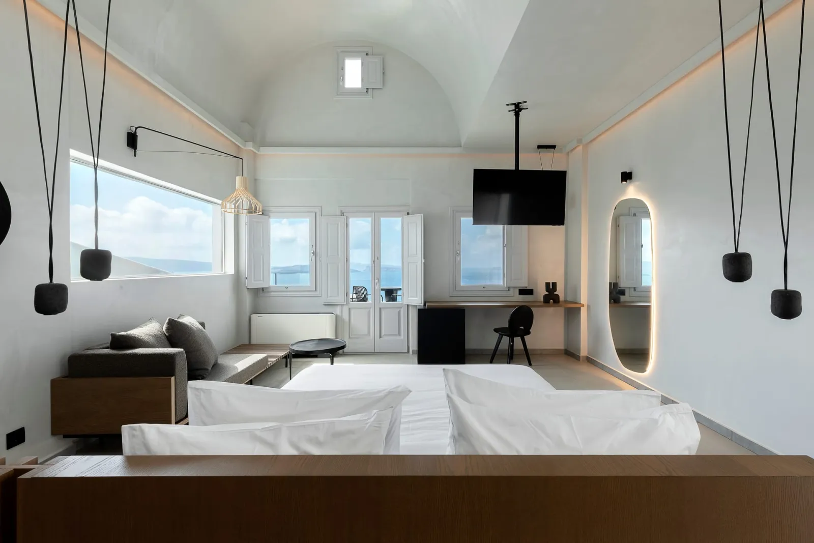 Deluxe Suite with outdoor hot tub and sea view