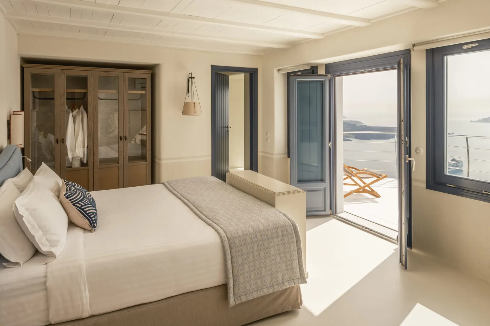 Honeymoon Suite with Caldera View