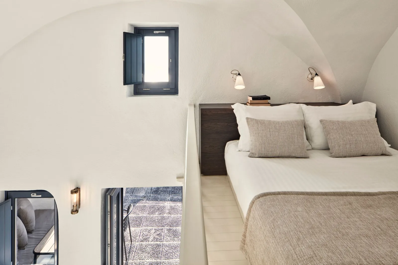 Cave Suite with Caldera View