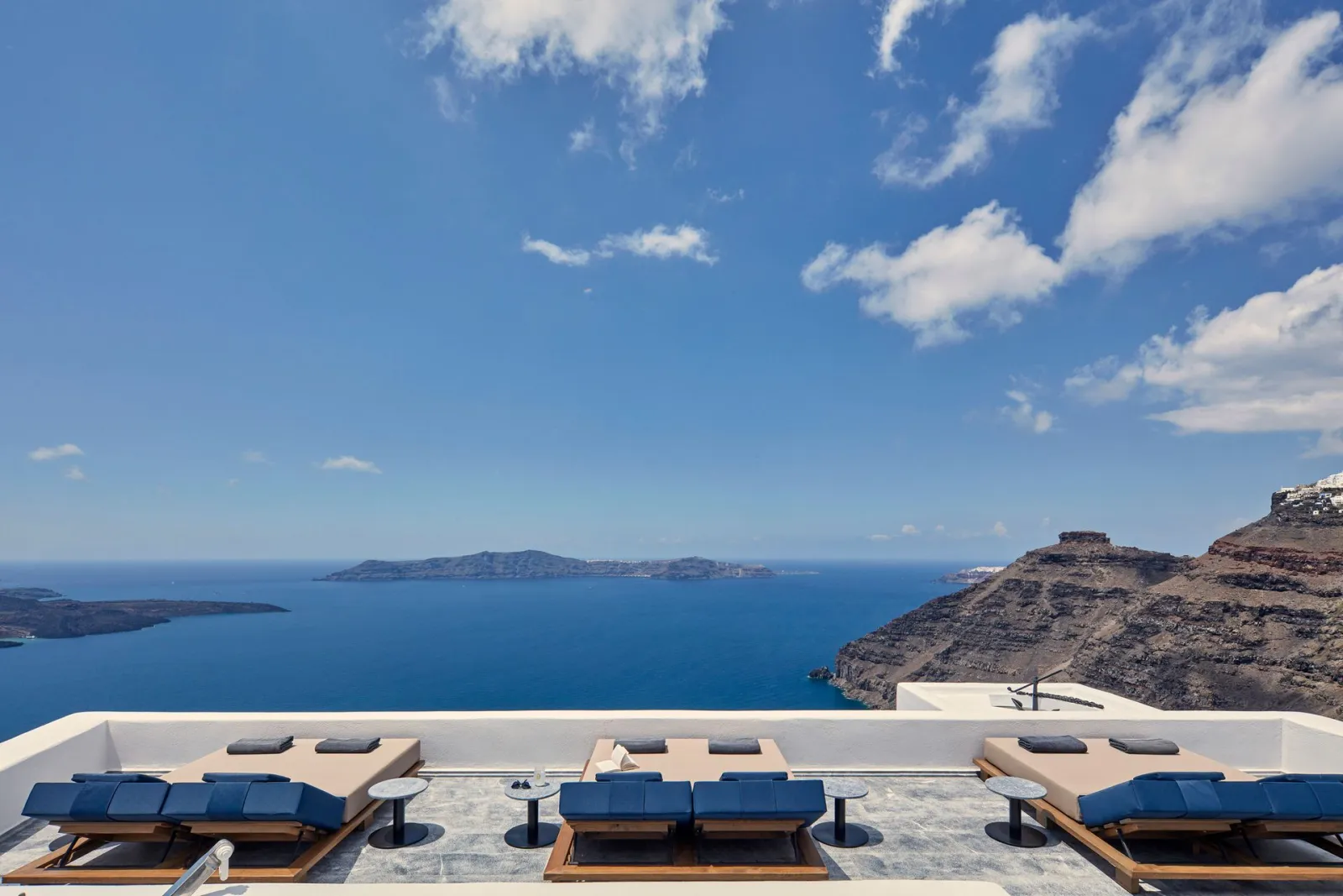 Cave Suite with Caldera View