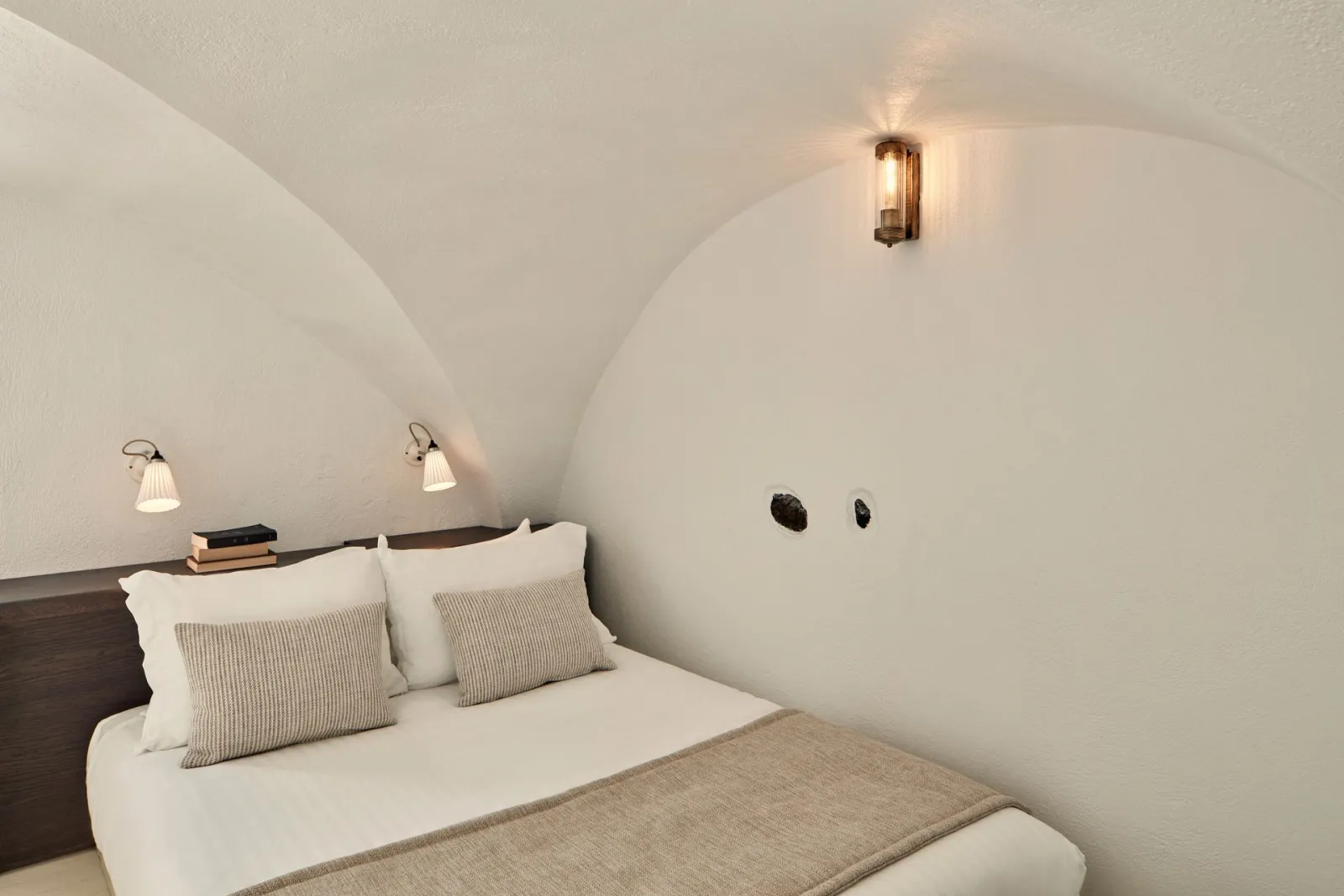 Cave Suite with Caldera View