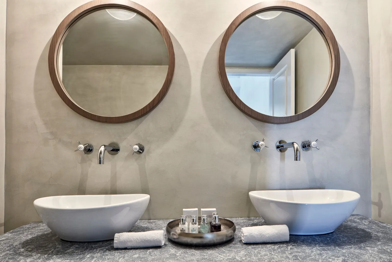 Cave Suite (2-3 guests) with Caldera View