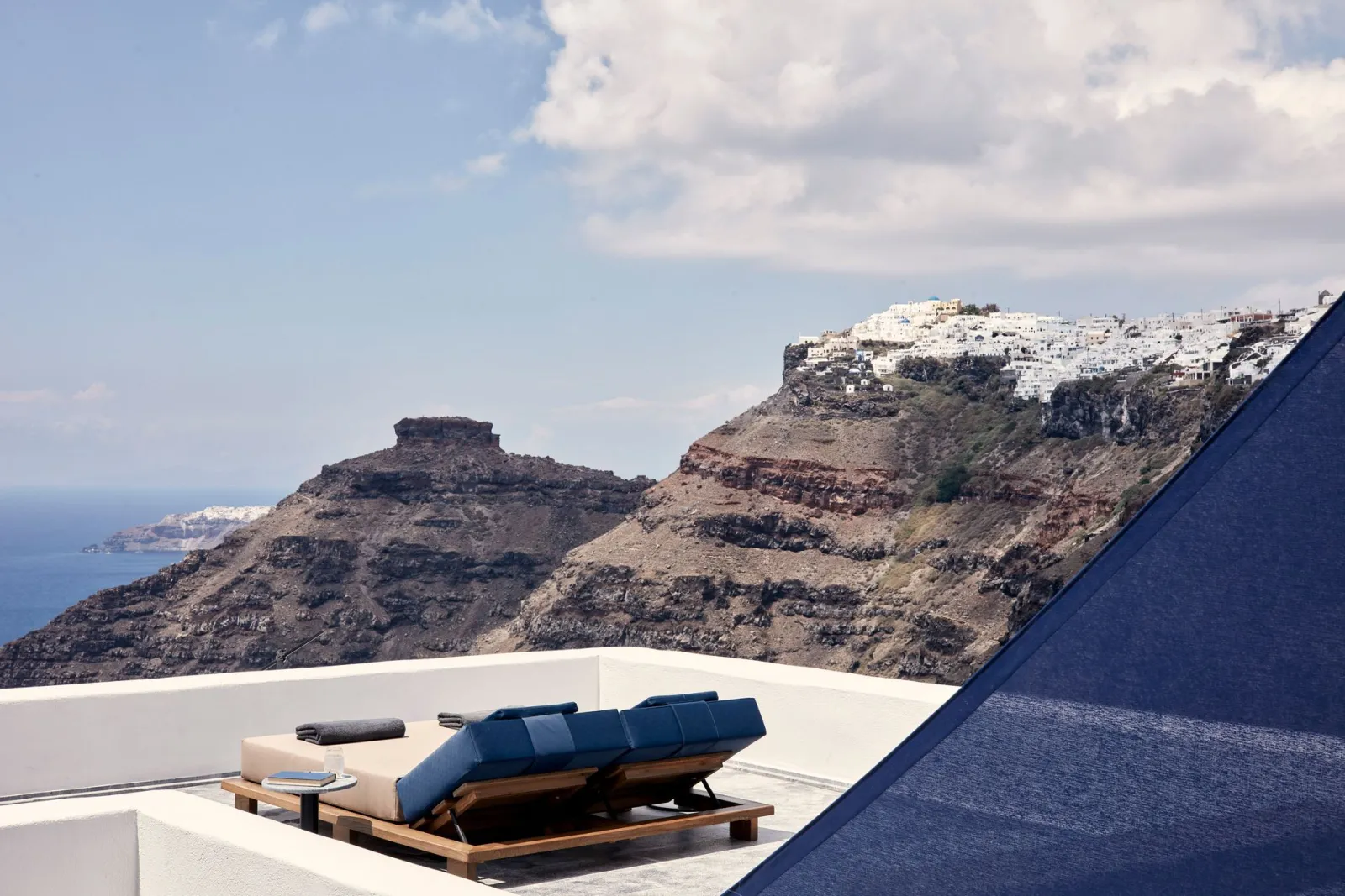 Cave Suite (2-3 guests) with Caldera View