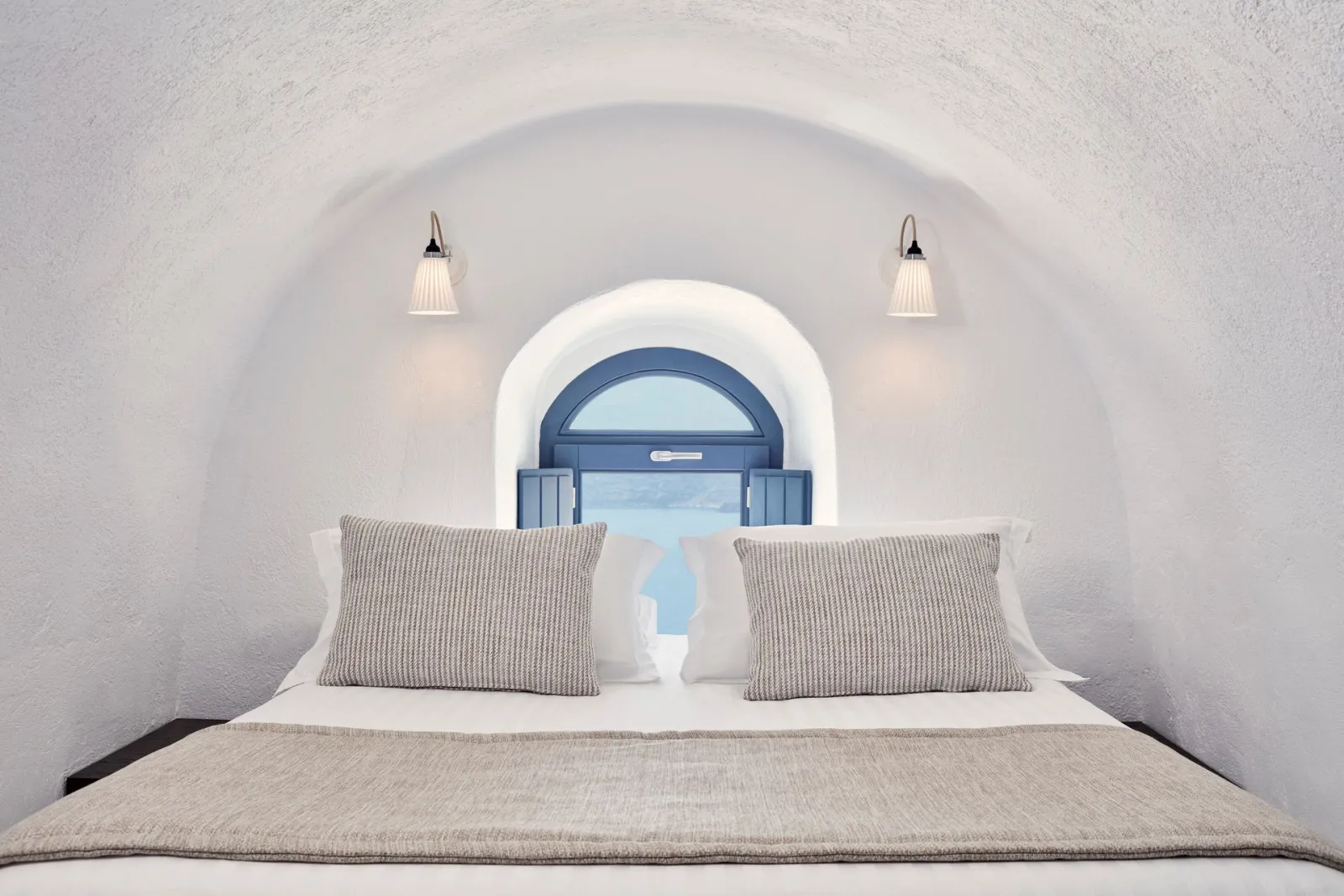 Cave Suite (2-3 guests) with Caldera View