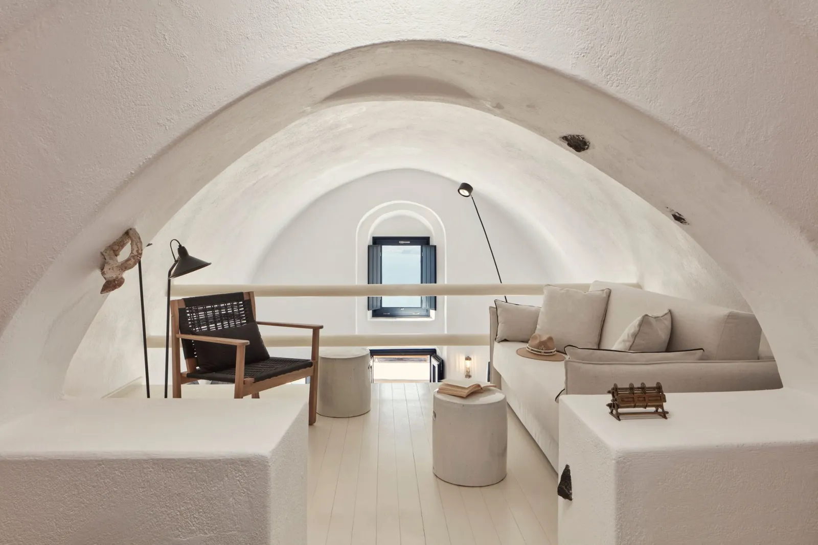 Cave Suite (2-4 guests) with Caldera View