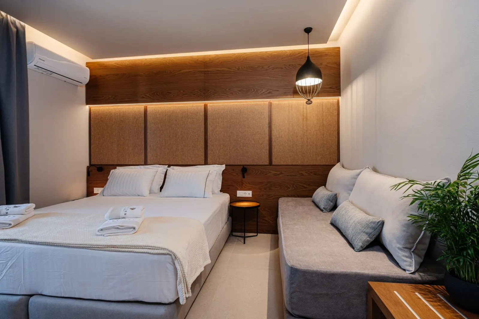 Deluxe Triple Street &amp; Side Sea View Room