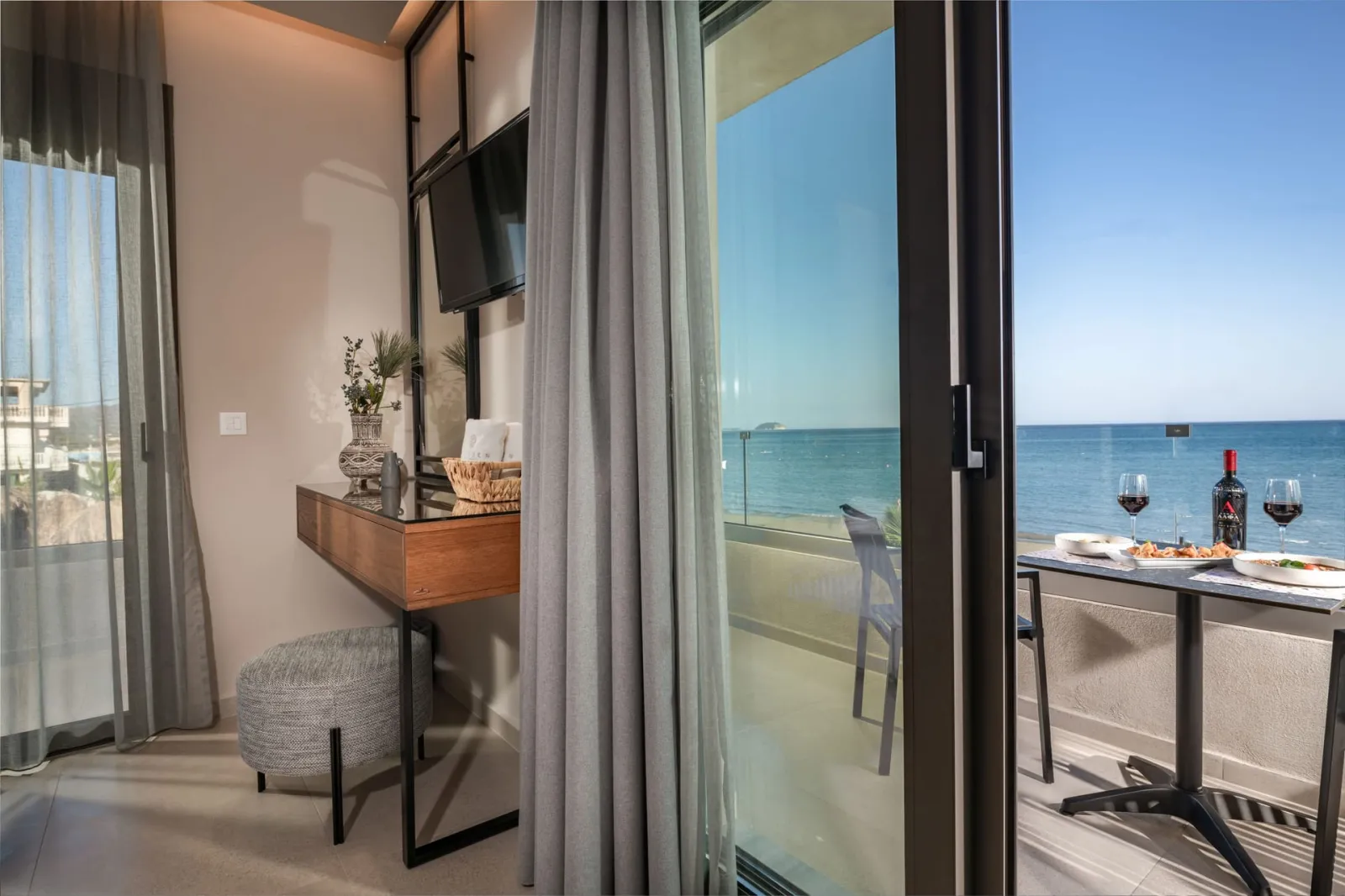 Deluxe Triple Seafront Room