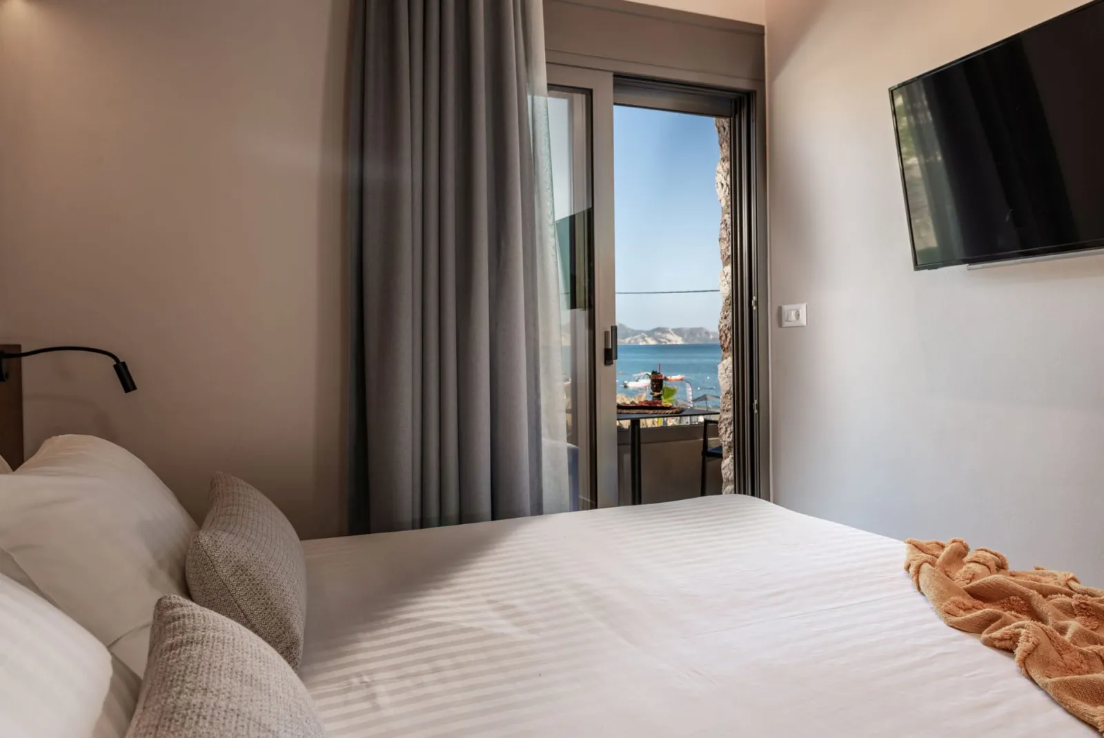Deluxe Triple Seafront Room