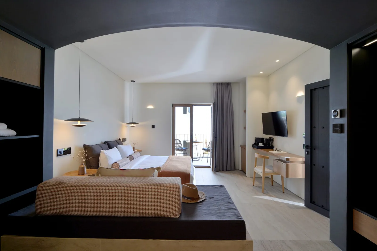 Deluxe Suite with Outdoor Hot Tub