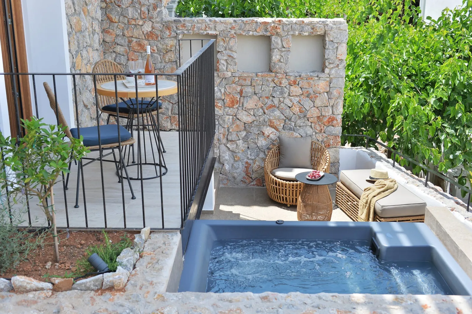 Deluxe Suite with Outdoor Hot Tub