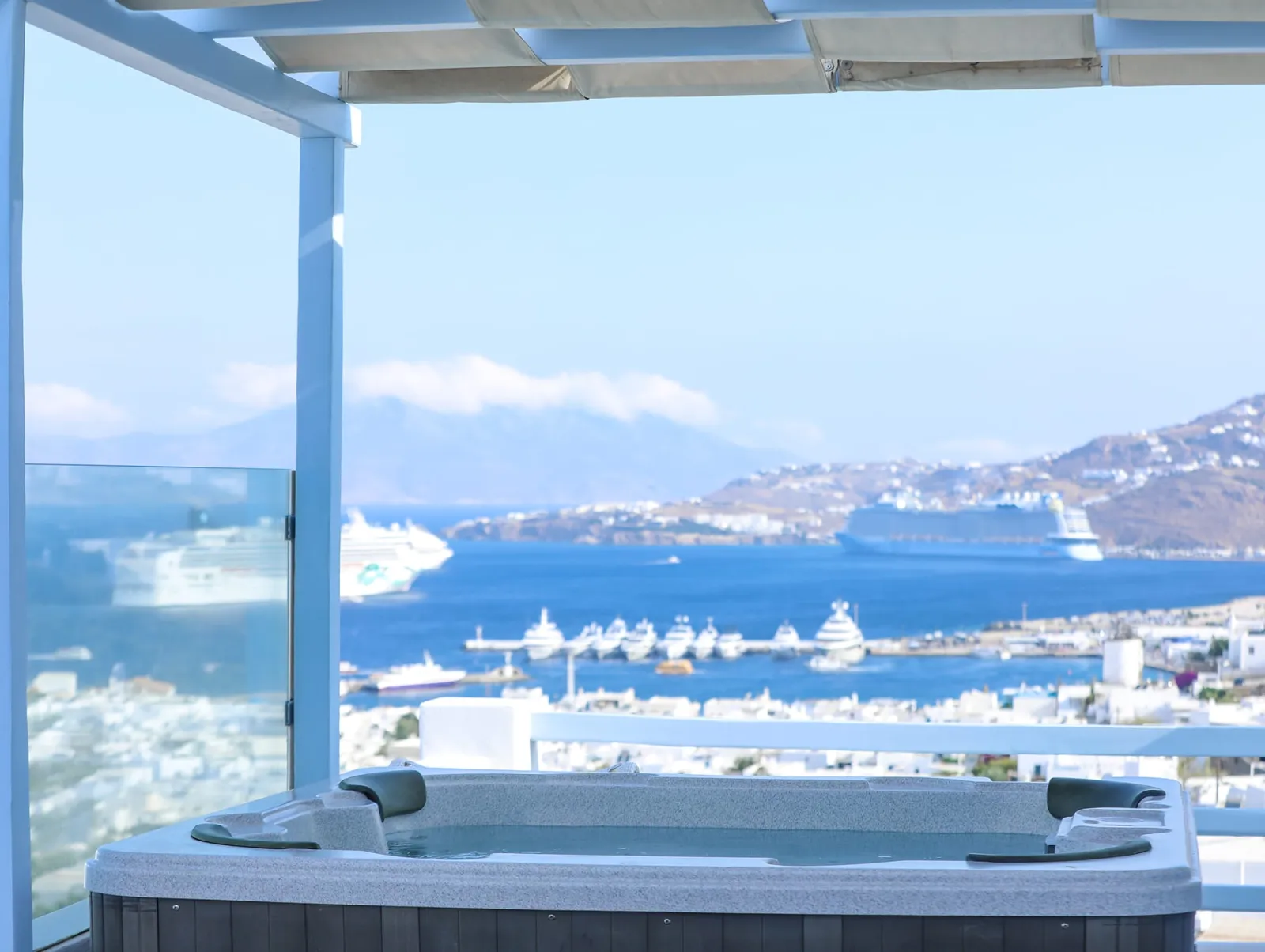 Grand Suite with Outdoor Jacuzzi