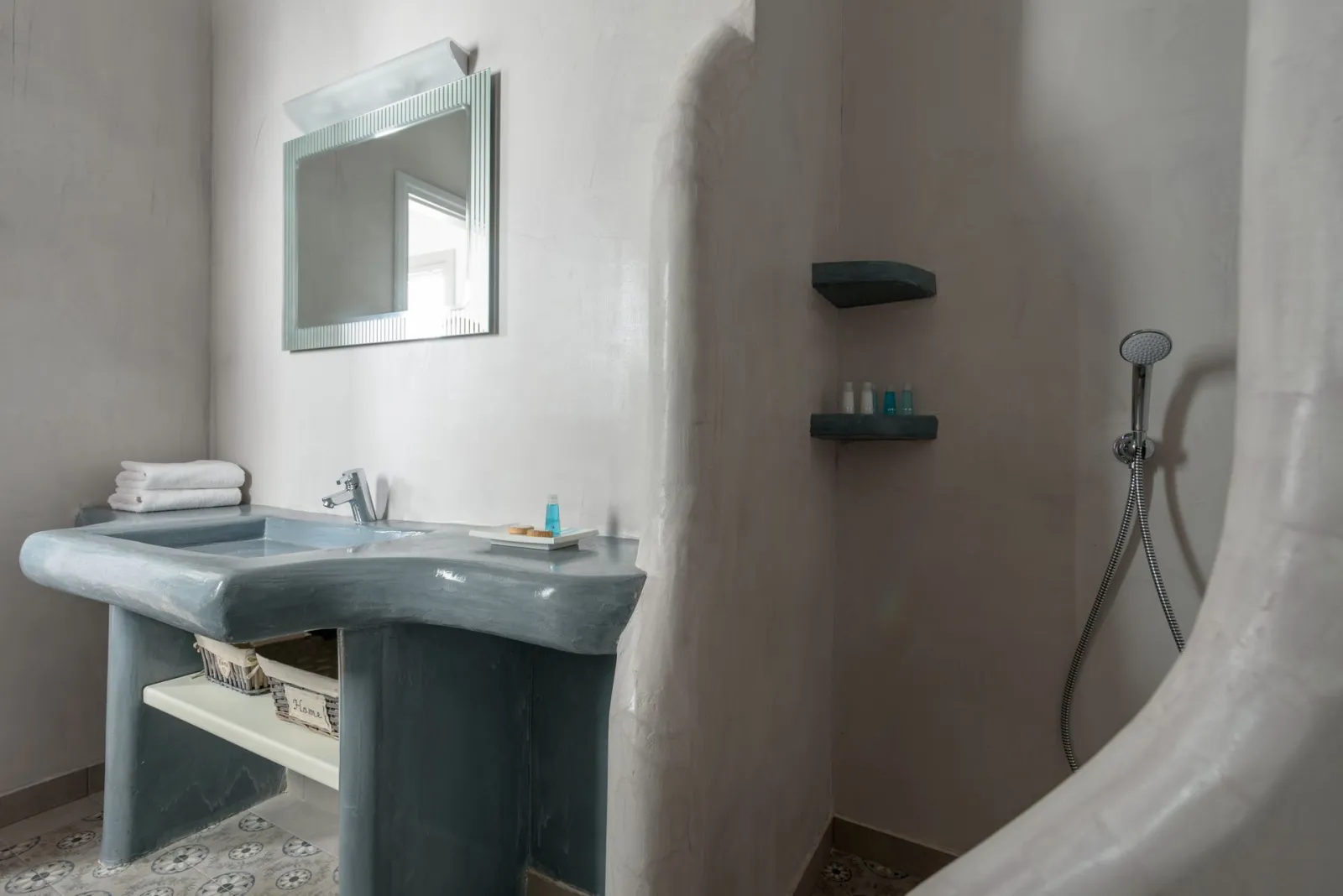 Symposio Jacuzzi Apartment