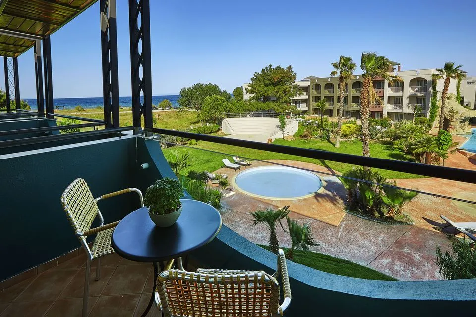 Junior Suite with Side Sea View