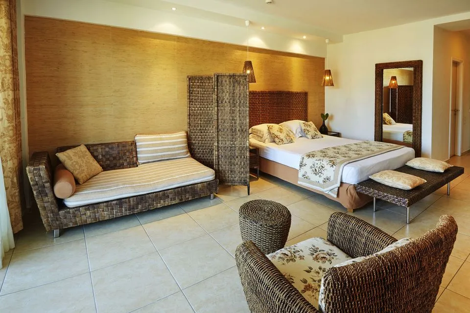 Junior Suite with Side Sea View