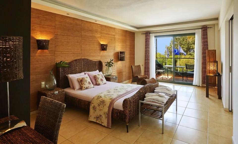 Honeymoon Suite with Side Sea view