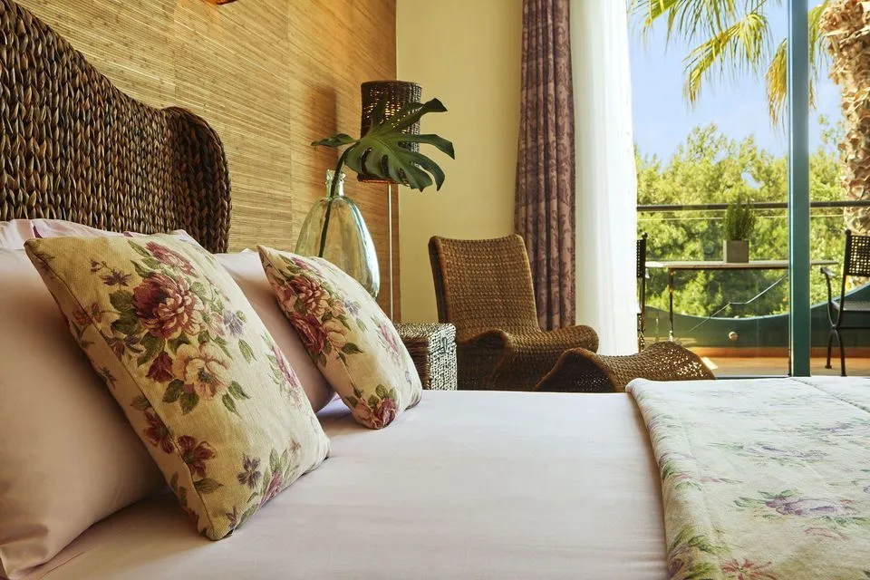 Honeymoon Suite with Side Sea view