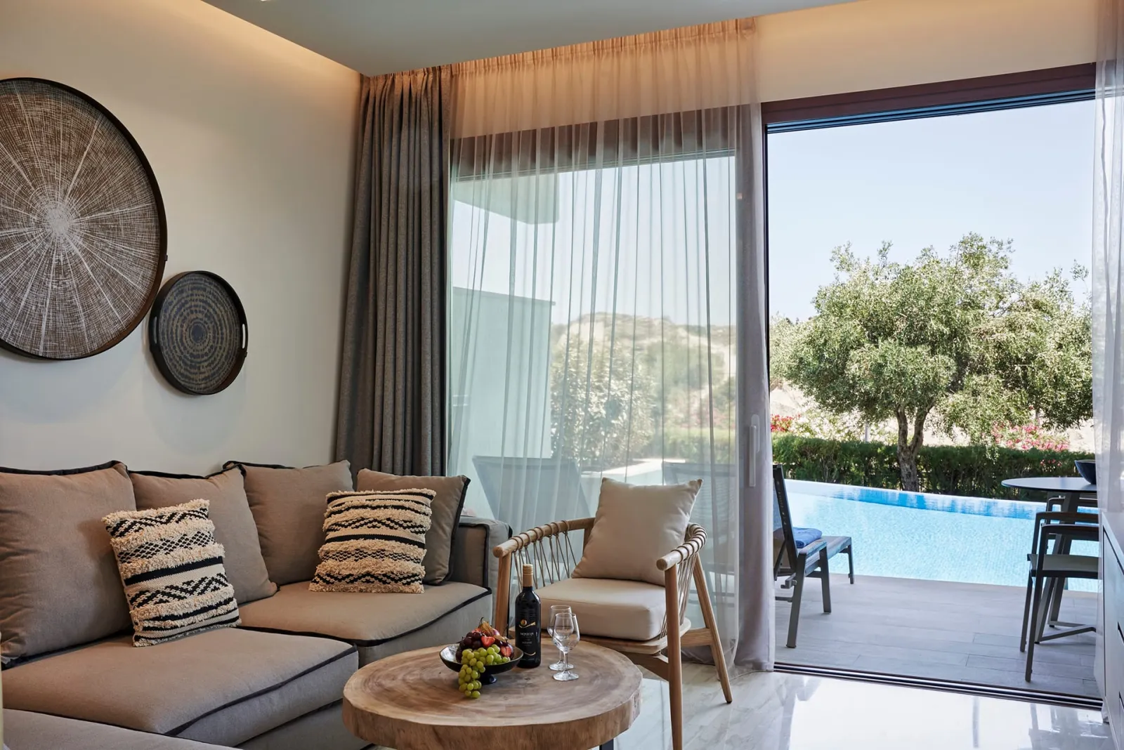 Junior Suite Swim Up Inland View