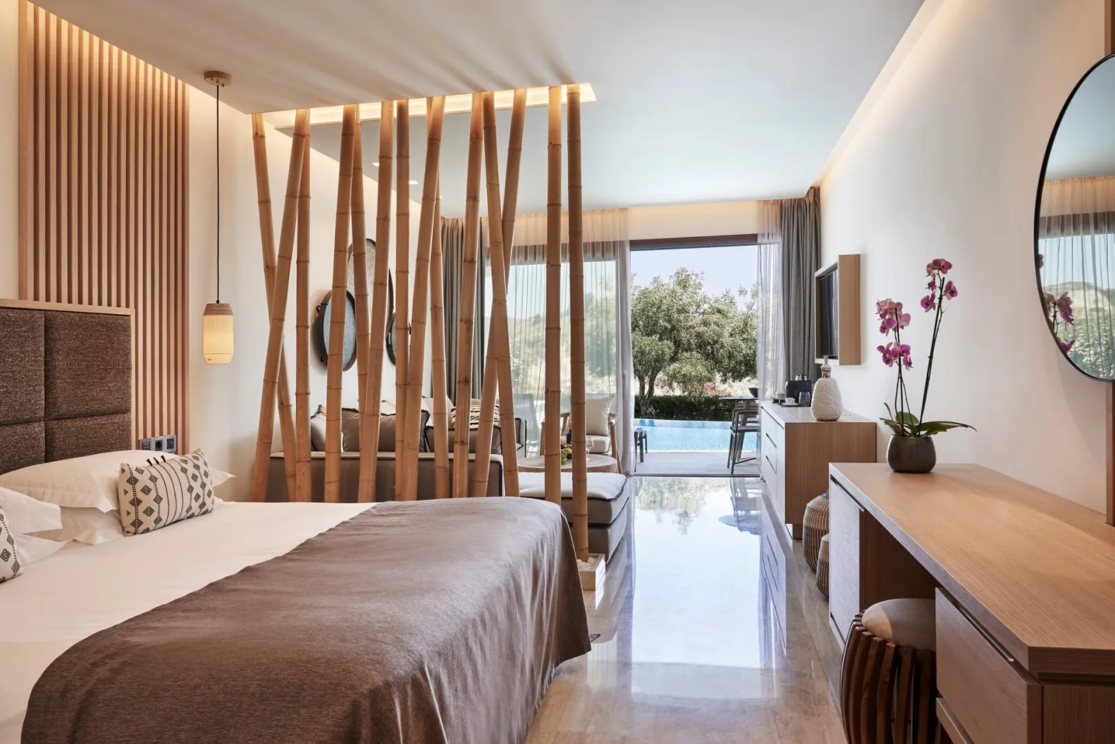 Junior Suite Swim Up Inland View